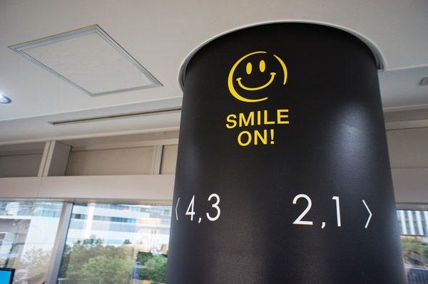東京神奈川デザイン看板、サインポスト、デンタルクリニック、スタイリッシュ、笑顔、
