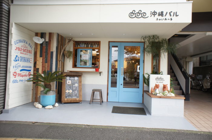 おしゃれなカフェの看板