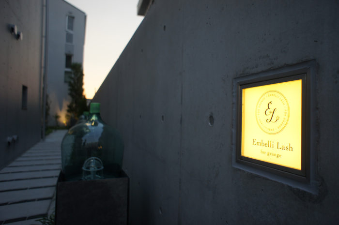 看板ライトアップ