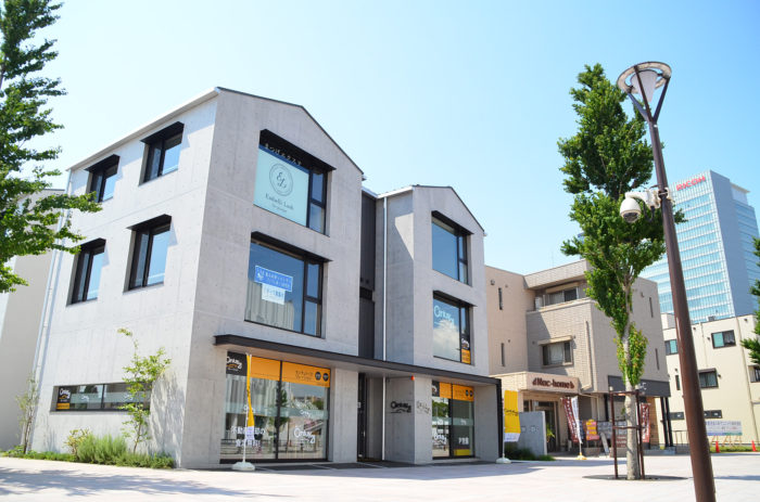 ネイルサロンの看板デザイン