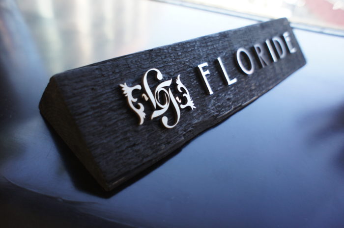 東京神奈川デザイン看板、サインポストsignpost、エステ、ロゴ、看板デザイン、ステンレス