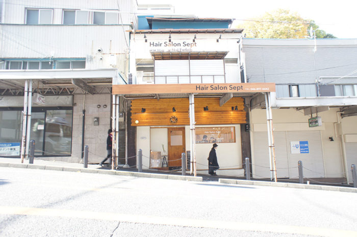 ヘアーサロンのスタイリッシュな看板