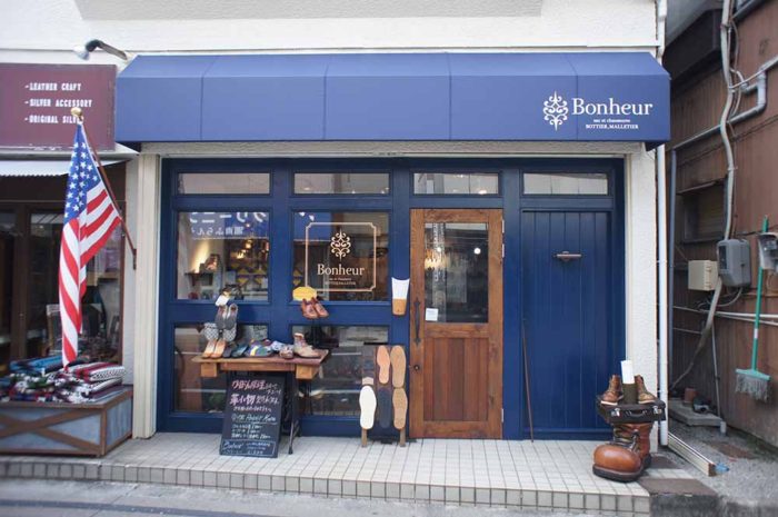 革製品のデザイン看板