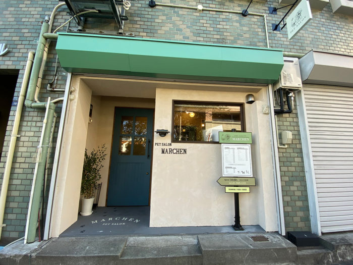 ファサード　壁面ペイント　店舗デザイン　看板デザイン